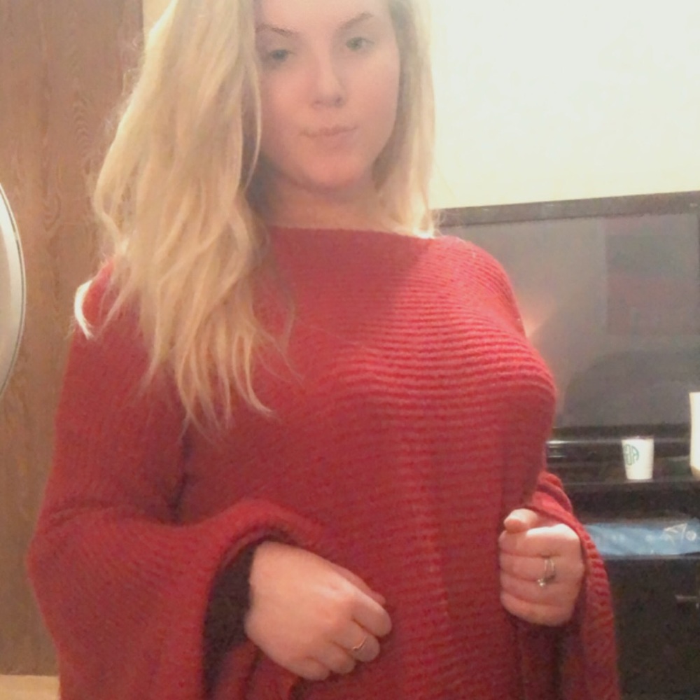 Sweater w flowing arms hurry shipping fast!
